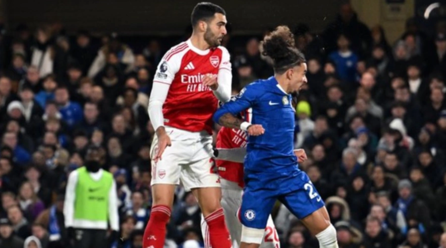 Derby London Keras! Chelsea Tahan Arsenal, Caicedo Diusir Wasit