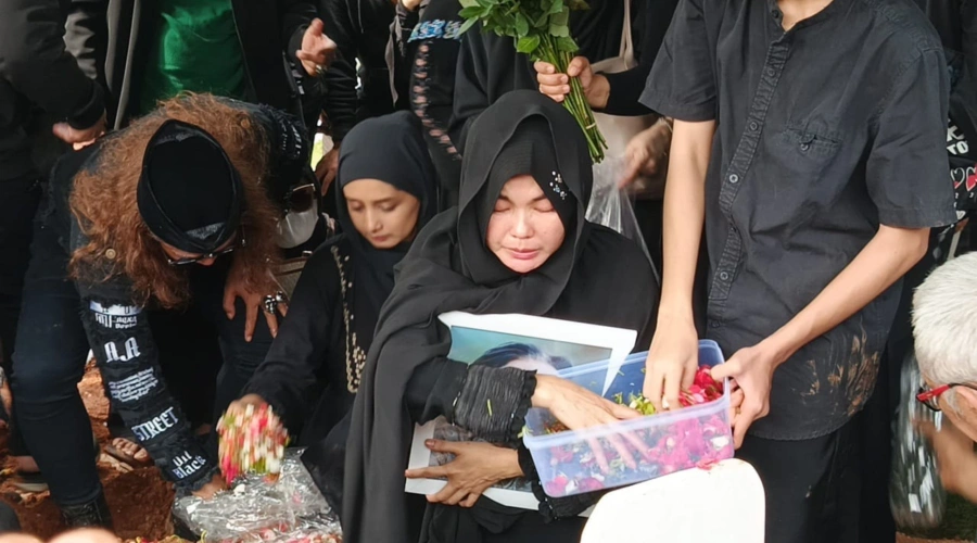 17 Tahun Bersama, Karina Ranau Ungkap Satu Permintaan Epy Kusnandar yang Tak Kesampaian