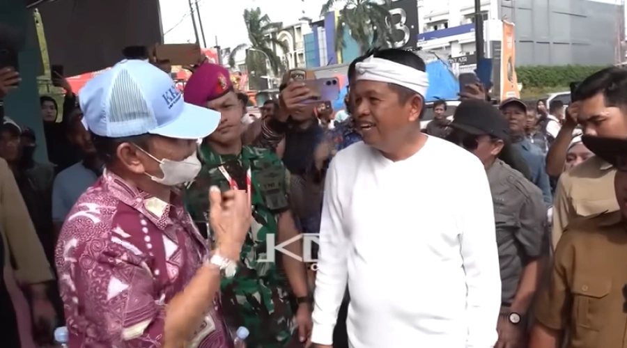 Viral! Dedi Mulyadi Emosi Tegur Kakek yang Bangun Rumah di Bantaran Sungai Tanpa Izin