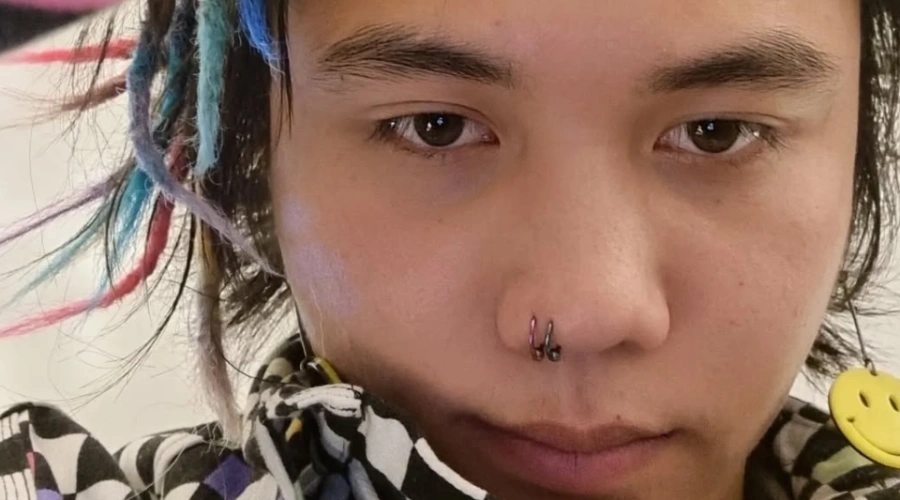 Inilah Sosok Pyjama Man yang Mengejutkan Ariana Grande di Premier Wicked Singapura