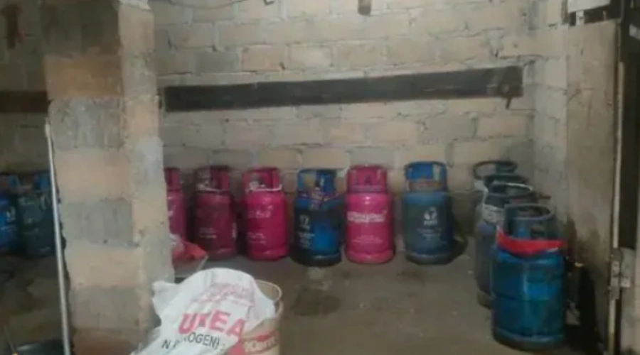 Gudang Pengoplosan Gas LPG Subsidi 3 Kg Digerebek, Ditemukan Ratusan Tabung Siap Edar