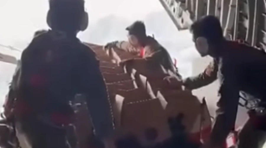 Viral Beras Berceceran Akibat Airdrop: Terpaksa karena Kondisi tak Memungkinkan Pendaratan