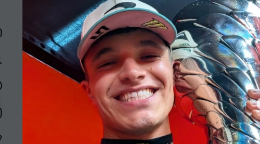 Lando Norris Berhasil Wujudkan Mimpi Juara Dunia Formula Satu di Hadapan Pacarnya