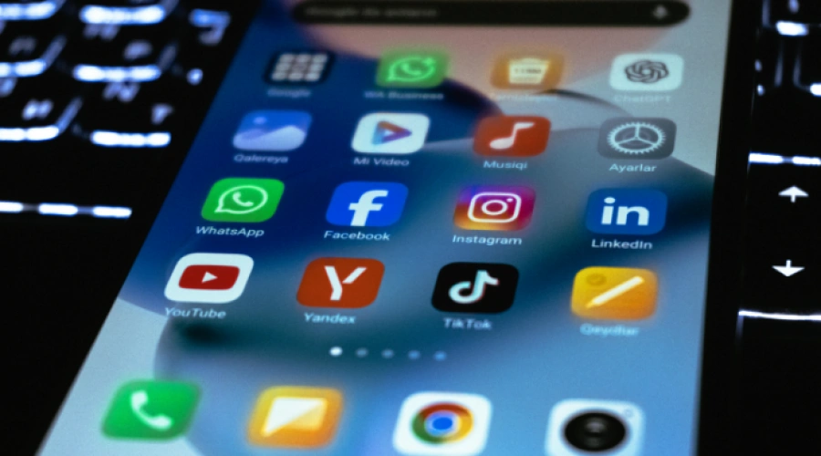 Viral! Trump Wajibkan Turis Asing Serahkan Riwayat Medsosnya 5 Tahun Terakhir sebelum Masuk