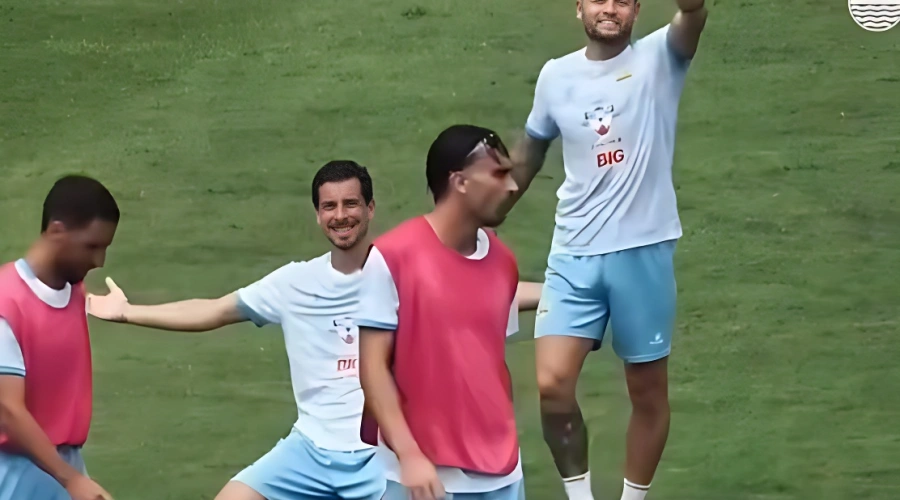 Berkelas! Momen Gol Jarak Jauh Thom Haye Saat Latihan dengan Persib