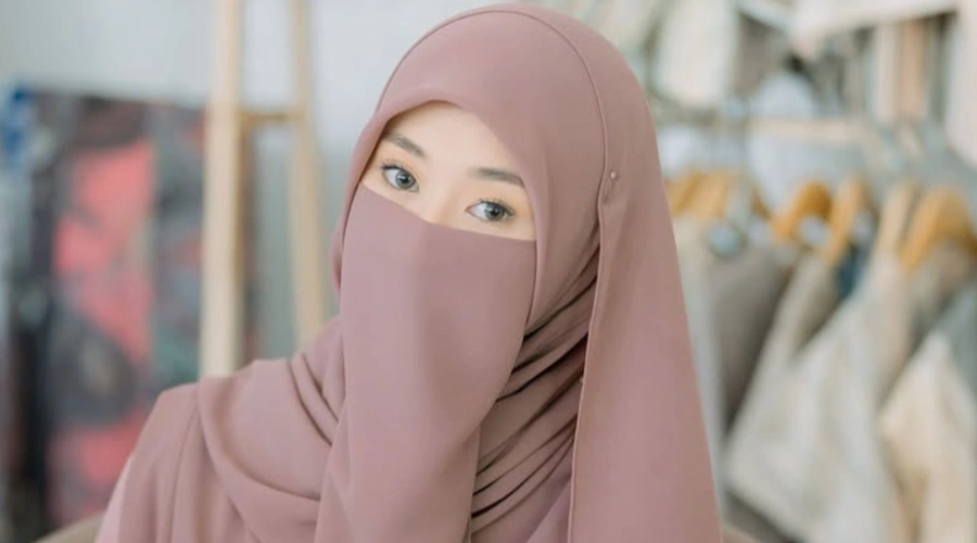 Biodata dan Agama Tinandrose, Penulis Buku yang Kini Jadi Istri Fiki Naki