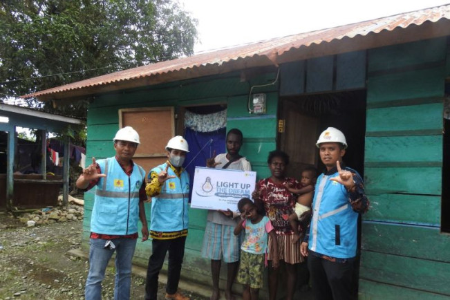 PLN Papua Berikan Listrik Gratis Untuk 630 Keluarga dalam Rangka HUT ke-77 RI