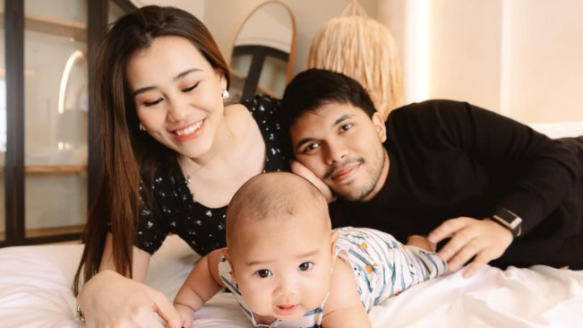 Wajah Baby Arash Akhirnya Terungkap! Intip 5 Potret Gemas Anak Aaliyah Massaid & Thariq Halilintar