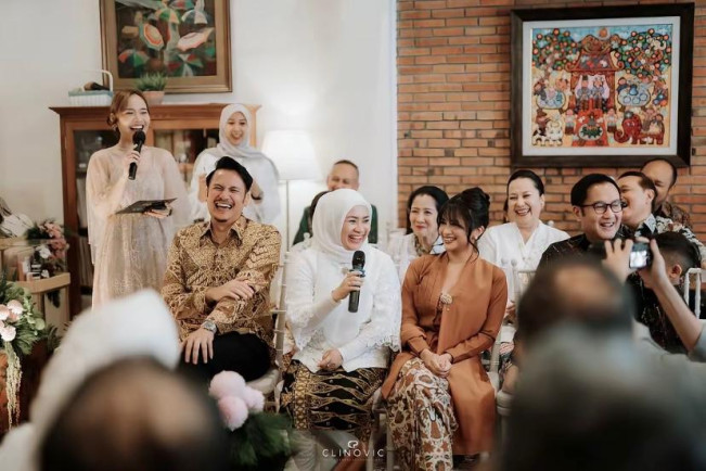 Momen Lamaran Adira Kania, Putri Ikke Nurjanah dan Aldi Bragi (TikTok/@adirakaniaa)