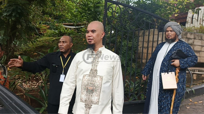 Ahmad Dhani dan Ustaz Derry Sulaiman. (FTNews)