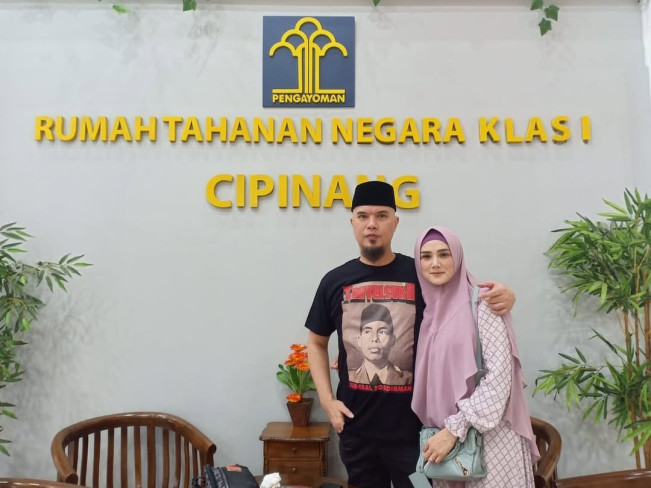 Ahmad Dhani Dipenjara 1 Tahun Gara-gara Cuitan ‘Idiot’