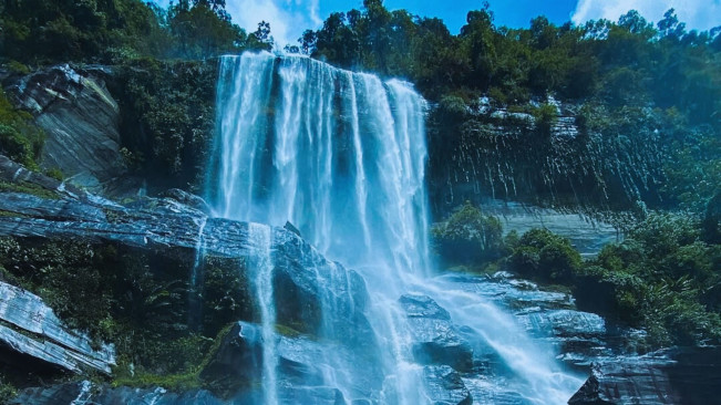 Takjub Berkunjung ke Air Terjun Terinting, Bonus Negeri di Atas Awan