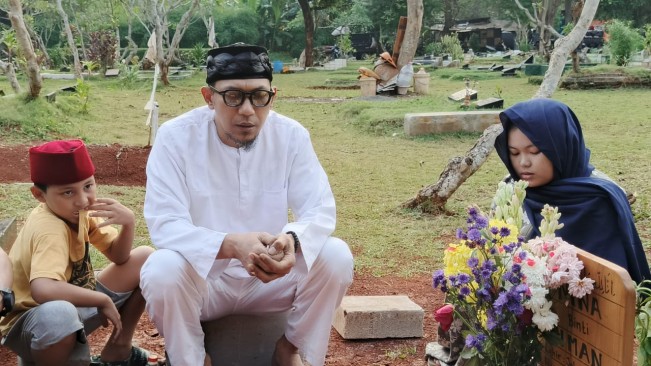 Idung Bonceng Mpok Alpa Pakai Scoopy ke TPU Kujaran Ciganjur