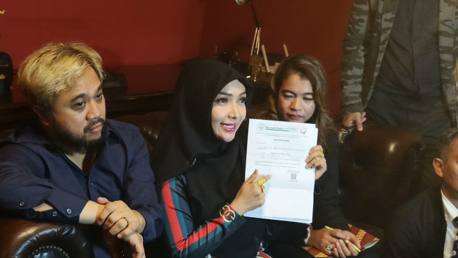 Roro Fitria Bakal Somasi Hotel Bintang 5 di Bandung, Ada Apa?