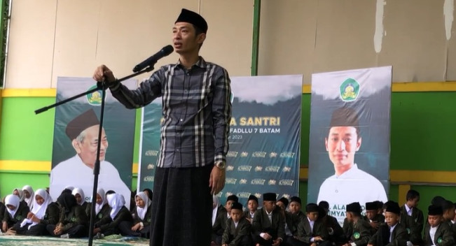 Biografi Alamudin Dimyati Rois, Anggota DPR RI Kecelakaan Mobil di Tol Pemalang-Batang