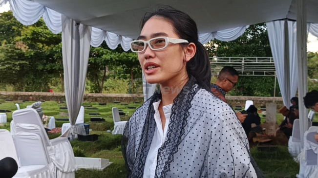 Tangis Alika Islamadina Kehilangan Sang Nenek: Enin Sosok yang Dermawan