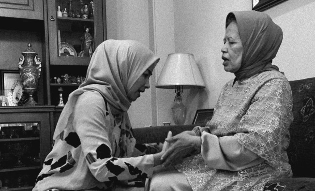 Alya Rohali Terpukul Tak Bisa Antar Mendiang Ibunda ke Tempat Peristirahatan Terakhir