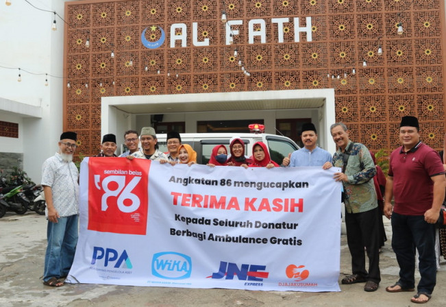 Angkatan 86 Berikan Bantuan Ambulans untuk Masjid Al Fath