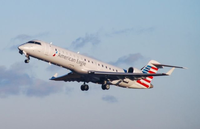 Terbelah Dua, Pesawat American Airlines Tabrakan dengan Heli Blackhawk Angkut 64 Orang