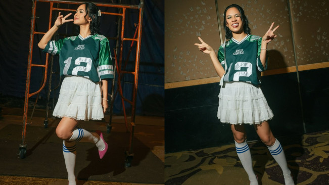 5 Foto Andien Aisyah Pakai Jersey dan Rok Mini, Nyanyi di Penyambutan Patrick Kluivert