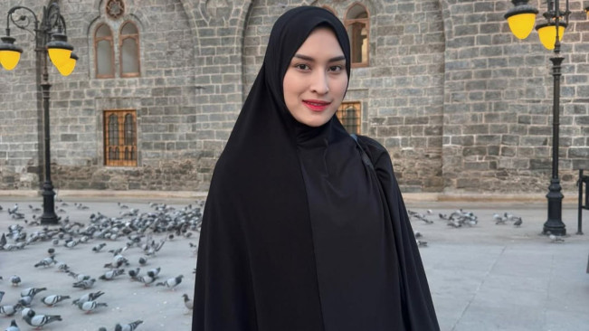 Angbeen Rishi Curhat Jiwa Hancur saat Umrah, Netizen Soroti Hubungannya dengan Adly Fairuz