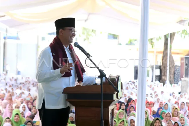 Minta Restu, Paslon Kunjungi Pesantren Sambil Berburu Suara?