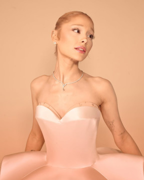 Ariana Grande (Instagram @arianagrande)