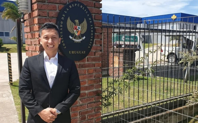 Arya Daru Pangayunan bekerja sebagai staf Kemlu. [Instagram]
