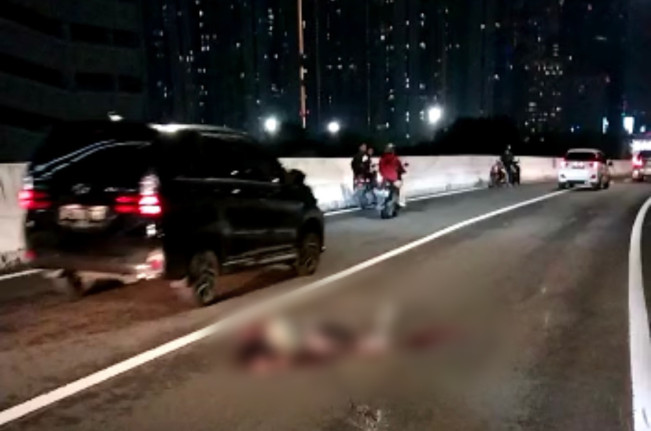 Pengemudi Motor Tewas Tabrak Pembatas Jalan di JLNT Casablanca