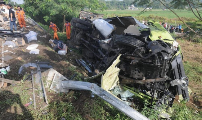 Tujuh Orang Tewas Usai Ditabrak Truk Tronton di Tol Semarang-Solo