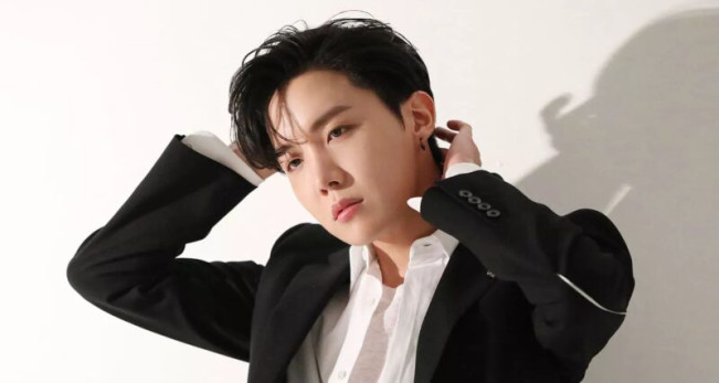 Album Solo J-Hope BTS Duduki Puncak iTunes 49 Negara