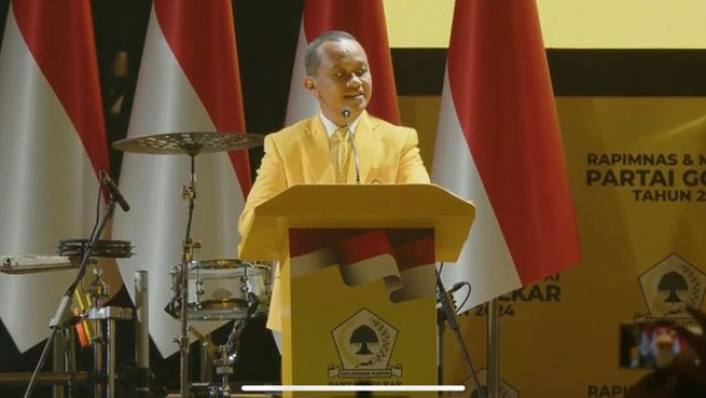 Ditanya Kisruh Dualisme PMI antara Dua Politisi Senior Golkar JK vs Agung Laksono, Bahlil Ngacir dari Awak Media