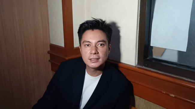 Jelang Sidang Cerai, Kantor Baim Wong Diterjang Banjir