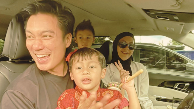 Baim Wong dan Paula Verhoeven Mesra Dalam Mobil, Tanda Rujuk?