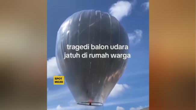 Detik-Detik Balon Udara Meledak dan Jatuh di Blitar, Rusak Satu Rumah