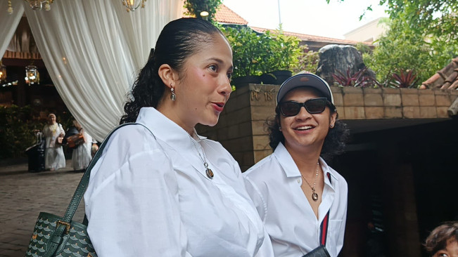 Bastian Steel dan Sitha datang ke siraman Al Ghazali (14/6) [Selvianus Kopong Basar]