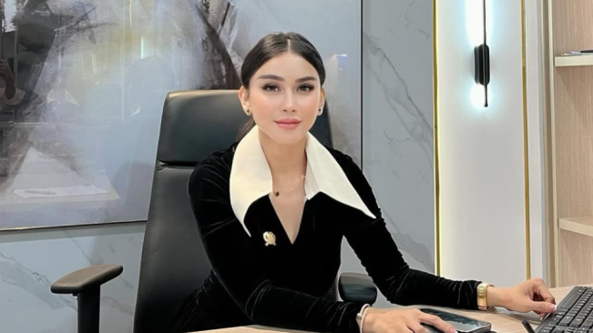 Biodata dan Agama Bebizie: Pedangdut Sekaligus Politikus PAN yang Viral Usai Liburan Eropa