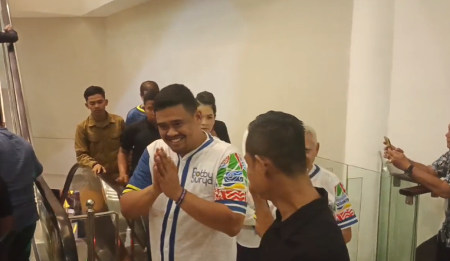 Bobby Nasution Tampil Kasual di Debat Pamungkas Pilgub Sumut 2024