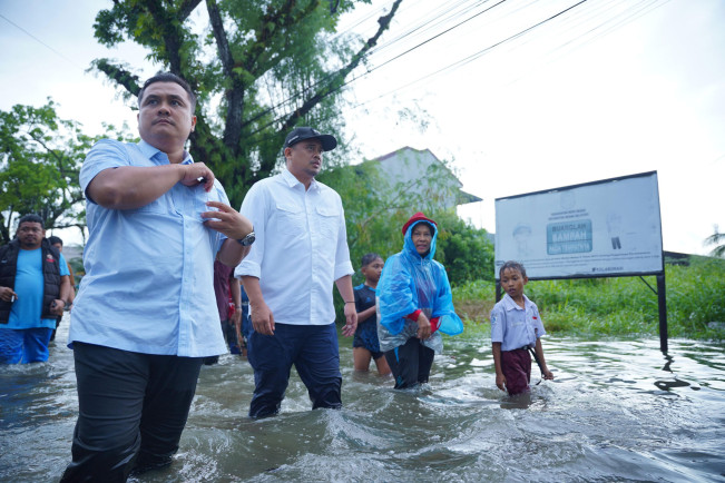 Tinjau Banjir di Medan, Bobby Nasution Instruksikan Ini untuk Bantu Warga