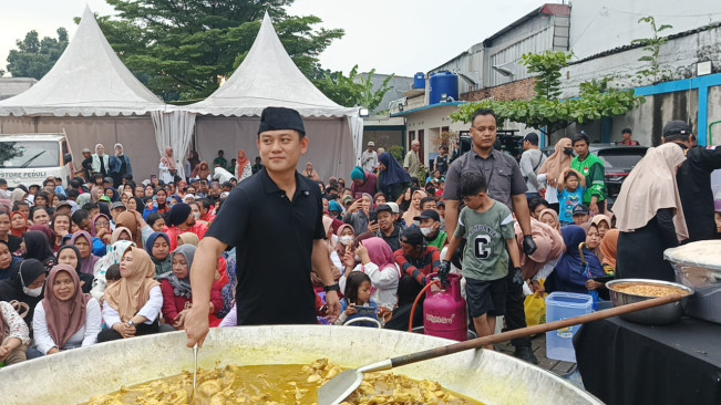 Tak Ada Drama Hilang, Bobon Santoso Masak 1.500 Porsi Opor Ayam Bareng Warga Condet