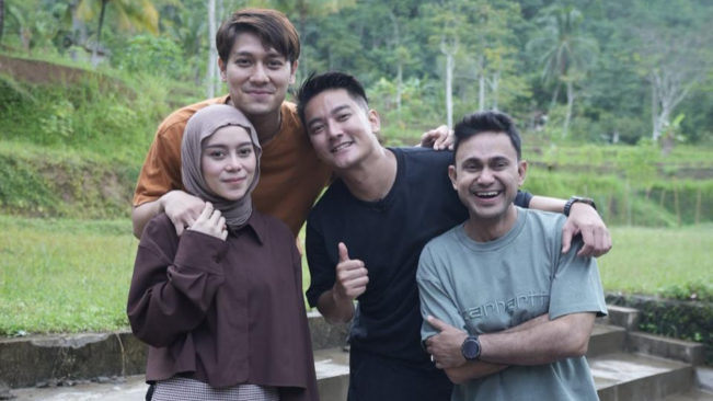 Potret Seru Boy William Main ke Kampung Lesti Kejora di Cianjur, Belajar Ngulek Hingga Tangkap Ikan di Empang