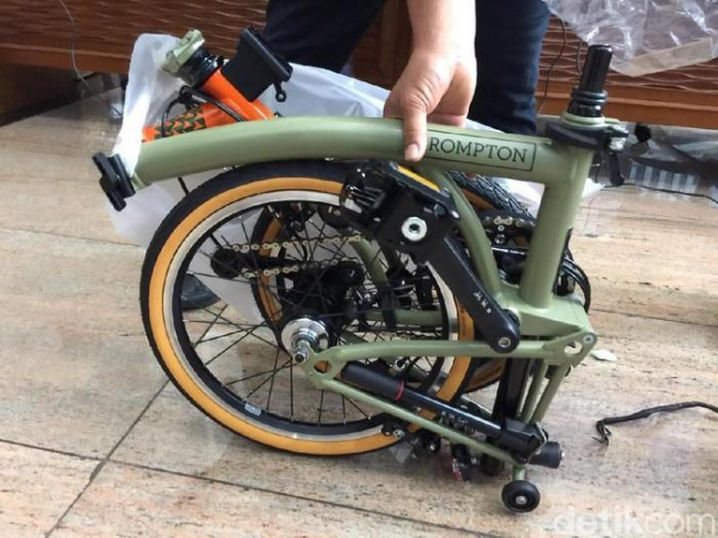 Sepeda Brompton Milik Koruptor Bansos Dilelang KPK