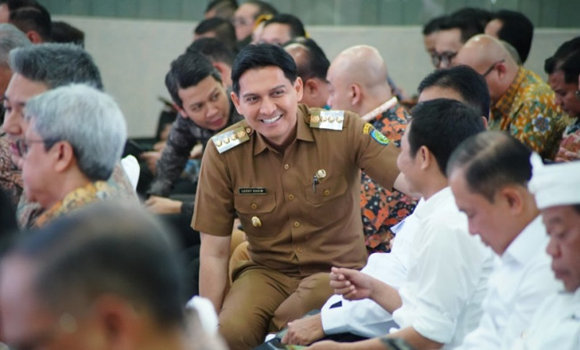 Gaji Serta Tunjangan Lucky Hakim Selaku Bupati Indramayu yang Liburan ke Jepang Tanpa Izin