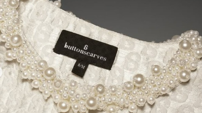 Dikenal Sebagai Brand Mahal, Sejumlah Konsumen Mengaku Kecewa Dengan Kualitas Produk Buttonscarves