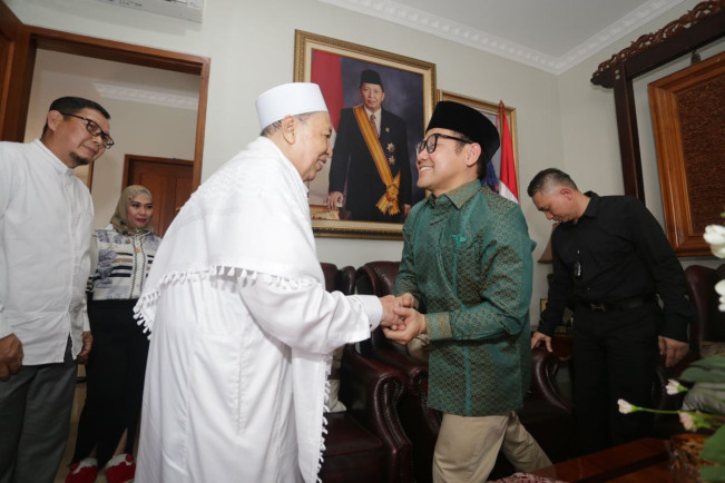 Datangi Kediaman Hamzah Haz, Cak Imin Minta Nasihat dan Doa