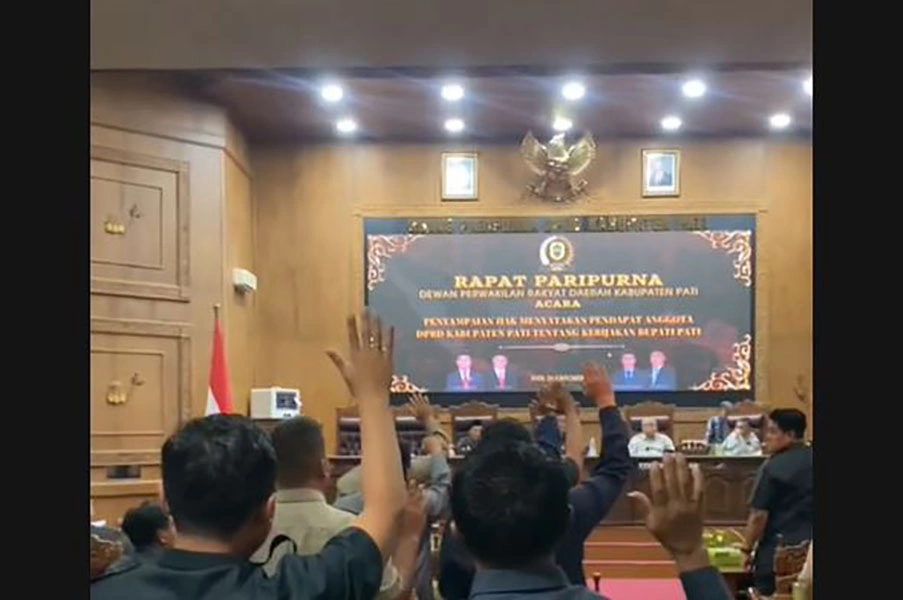 Sidang Paripurna DPRD Pati merekomendasikan Bupati Sudewo perbaiki kinerja, Jumat (31/10/2025] [Foto; TikTok]