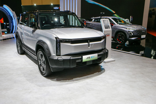 Takut Dimata-matai, Inggris Larang Kendaraan Listrik Buatan China di Area Militer