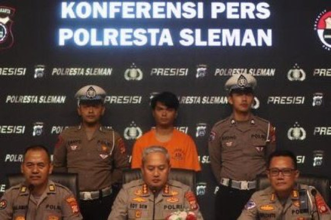 Tersangka Christiano Tarigan dihadirkan dalam konferensi pers di Mapolresta Sleman, Rabu (28/9/2025). [Instagram]