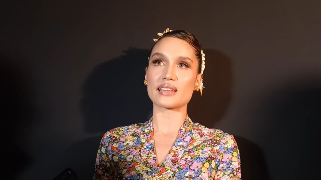 Cinta Laura Semprit Rektor Universitas Gegara Masalah Kursi