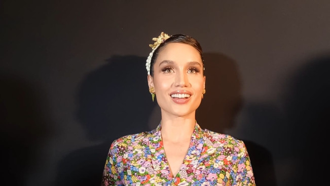 Salut! Cinta Laura Kirim Anak Dari Kaki Gunung Salak Tempuh S2 di Jerman